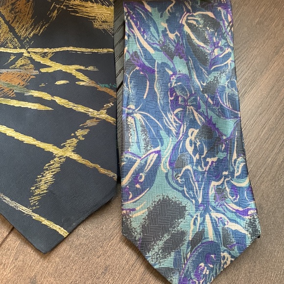 Bundle of 3 silk vintage ties in GUC - Picture 4 of 11
